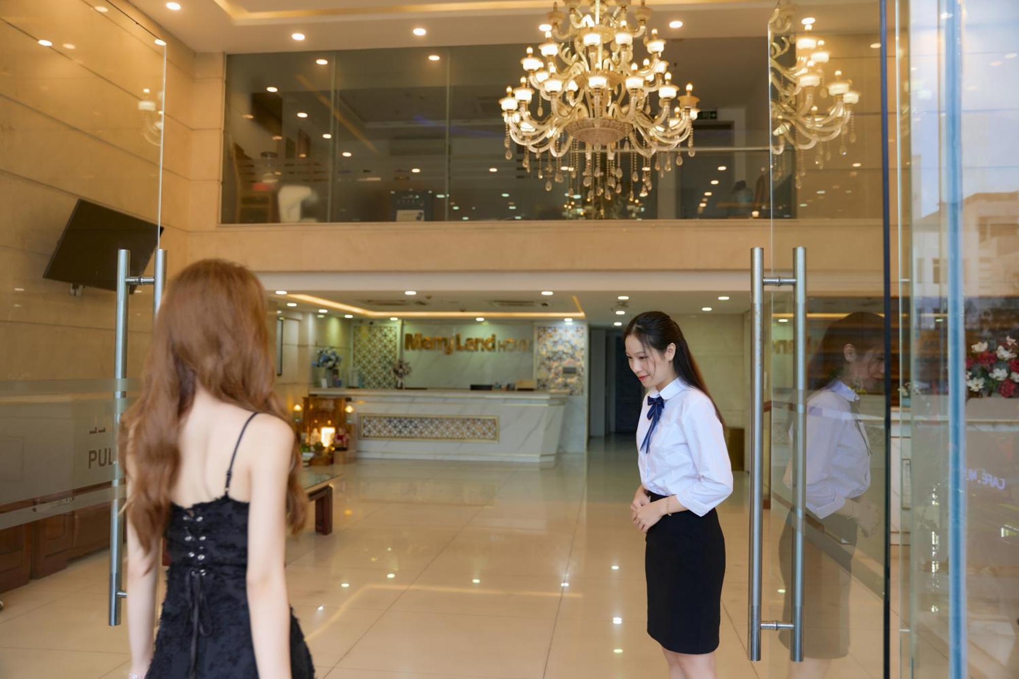Khách sạn Merry Land