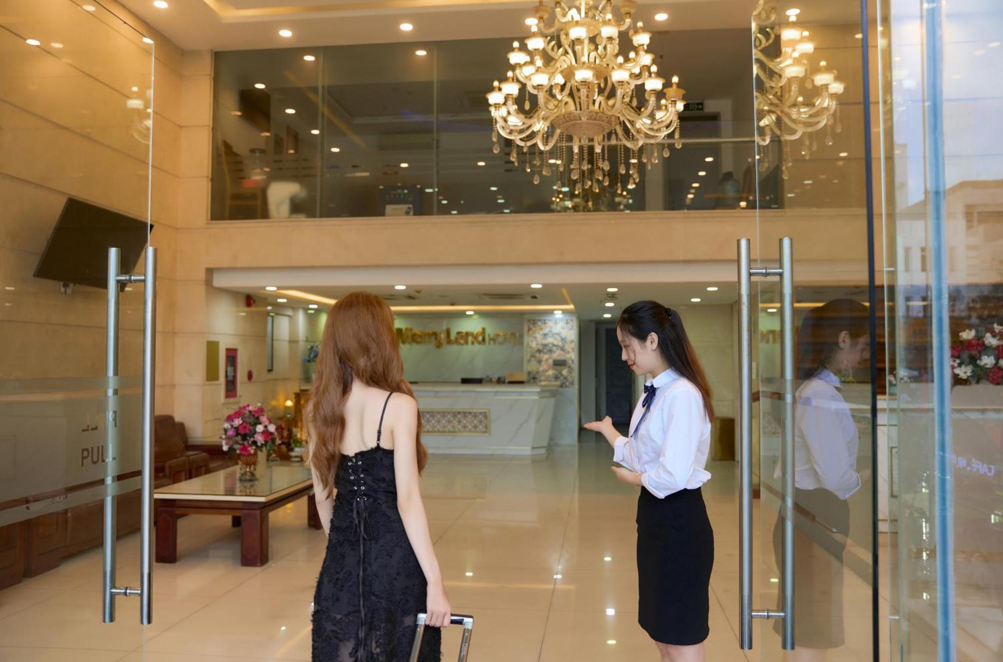 Khách sạn Merry Land